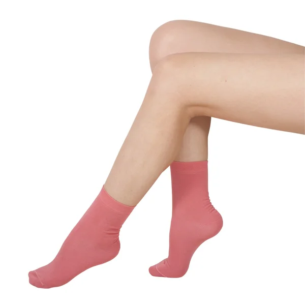 Frauenbeine in Socken. isoliert auf weiß — Stockfoto