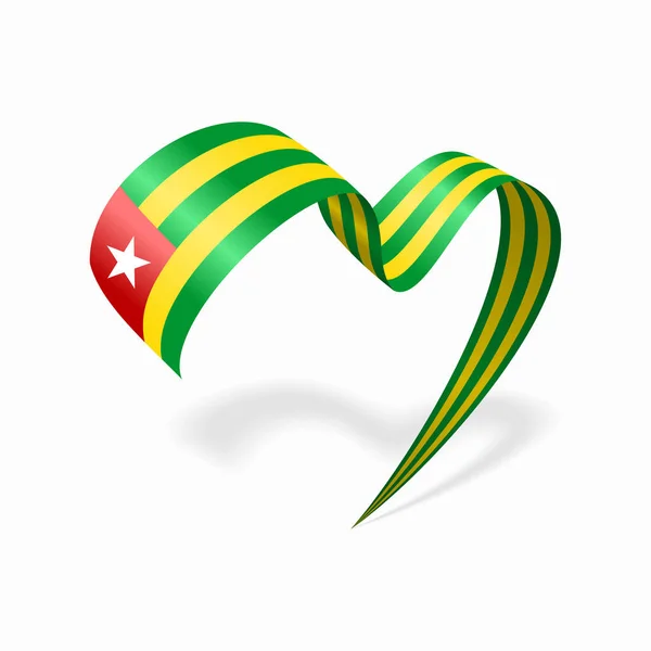 Cinta en forma de corazón de bandera togolesa. Ilustración vectorial. — Archivo Imágenes Vectoriales