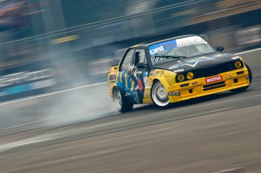 drift araba içinde hareket
