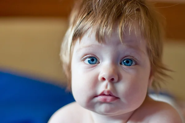 Retrato de bebê bonito menina — Fotografia de Stock