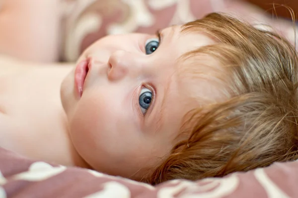 Retrato de bebê bonito menina — Fotografia de Stock