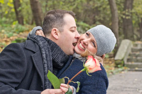 Datum. gelukkig man en vrouw — Stockfoto