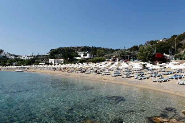 Lindos strand vroeg in de ochtend. Rhodes, Griekenland — Stockfoto