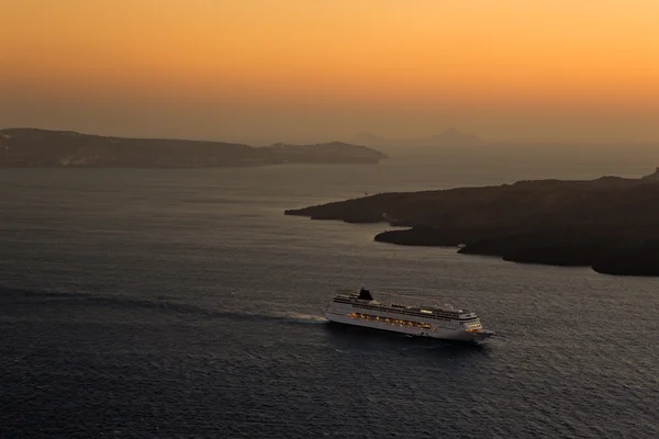 Bateau de croisière, Fira, Santorin. Photo De Stock