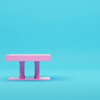 Pembe boş ürün gösterimi pastel renklerde parlak mavi arkaplanda duruyor. Minimalizm kavramı. 3d hazırlayıcı