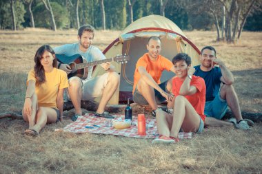 kamp ve şarkı grubu