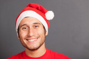 genç adam Noel Baba şapkası, kopyalama alanı