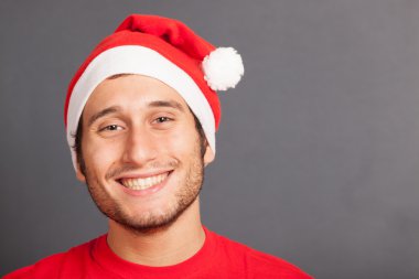 genç adam Noel Baba şapkası, kopyalama alanı