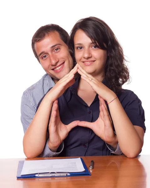 Felice giovane coppia acquisto di una casa — Foto Stock