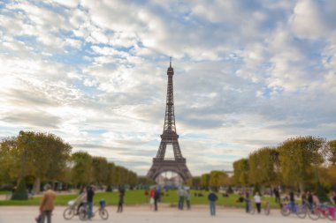 Paris 'te Eyfel Turu