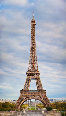 Paris 'te Eyfel Turu