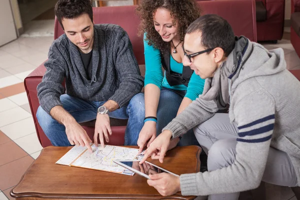 Group of Tourists Looking at Map in the Hotel — Stock Photo, Image