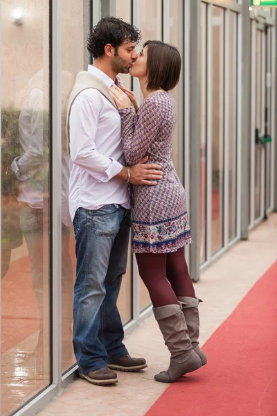 Casal jovem romântico — Fotografia de Stock