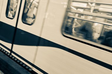 metro treni Hareket Bulanıklığı etkisi