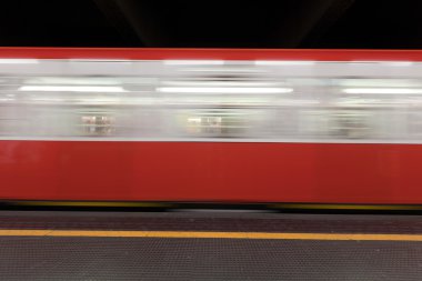 metro treni Hareket Bulanıklığı etkisi