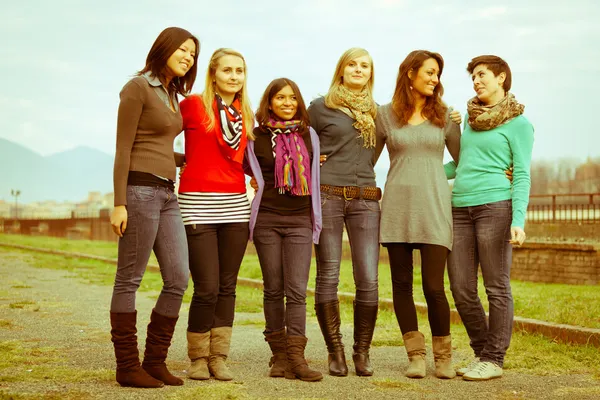 Grupa dziewcząt poza — Zdjęcie stockowe