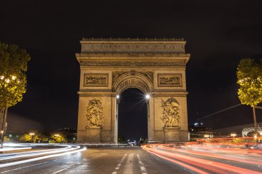 kemer de triomphe ve champs-elysees