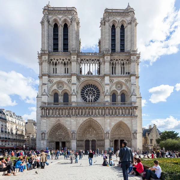 Paris, Frankrijk - 2 oktober: notre dame-kathedraal op 2 oktober, 20 — Stockfoto