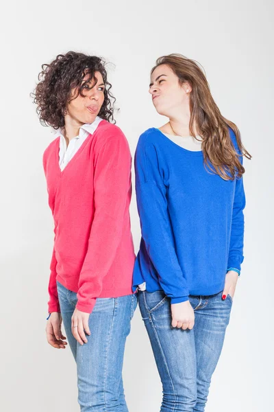 Twee mooie vrouwen samen — Stockfoto