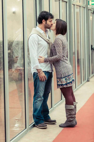 Casal jovem romântico — Fotografia de Stock