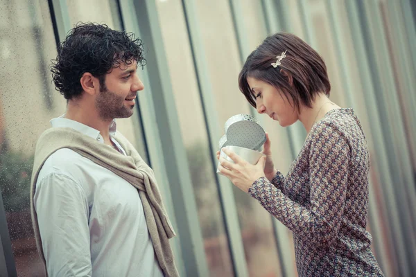 Romantic Young Couple with Gift for Her — Stock Photo, Image