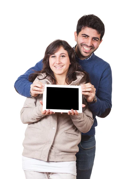 通过使用 tablet pc 的快乐年轻夫妇 — 图库照片
