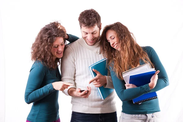 Drie gelukkige studenten op witte achtergrond — Stockfoto