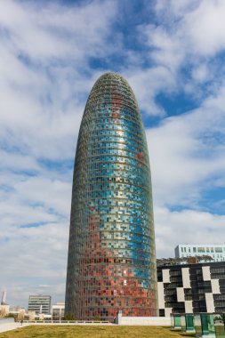 güneşli bir günde Barcelona'da Agbar Kulesi