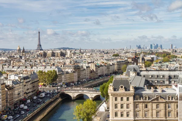 パリのノートルダム寺院の上部から見た ロイヤリティフリーのストック画像