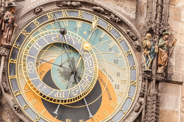 Известные астрономические часы в Праге — стоковое фото