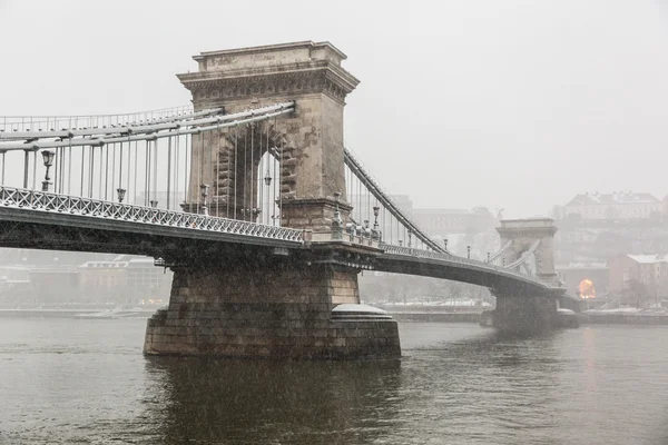 Chain Bridge in Budapest under the Snow — Stock Photo, Image