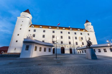 alacakaranlıkta ünlü bratislava castle