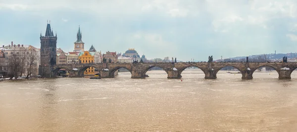 Γέφυρα του Καρόλου στην Πράγα, πανοραμική θέα — Φωτογραφία Αρχείου