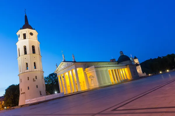 Catedral de Vilnius na hora azul — Fotografia de Stock
