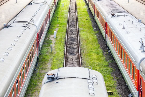 Tåg vid stationen i vilnius — Stockfoto