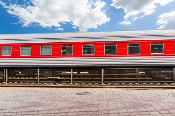 Поезд на вокзал в Вильнюсе — стоковое фото