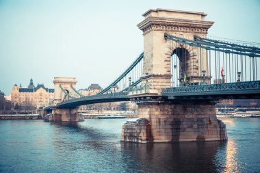 Budapeşte'de zincir köprü alacakaranlıkta