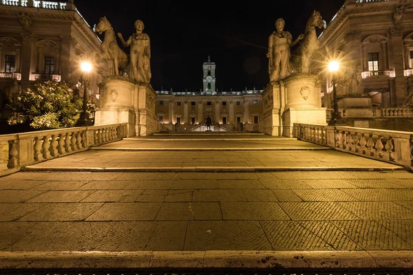 Placu Kapitolu w Rzymie w nocy — Zdjęcie stockowe