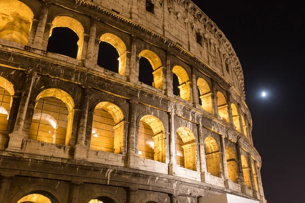 Colosseum i Rom på natten — Stockfoto