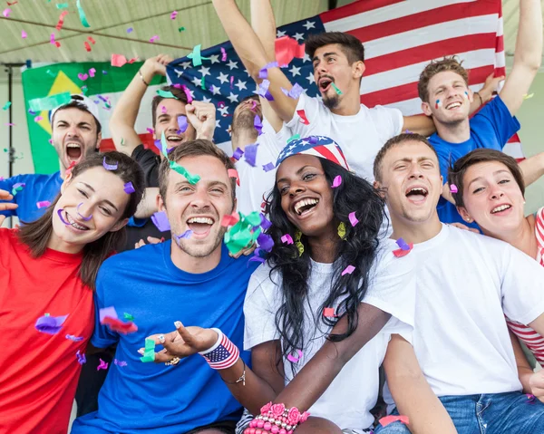 Amerikanische Fans im Stadion — Stockfoto