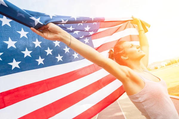 ABD Bayrağıyla Güzel Genç Kadın — Stok fotoğraf