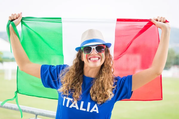 Chica italiana partidaria en el estadio —  Fotos de Stock