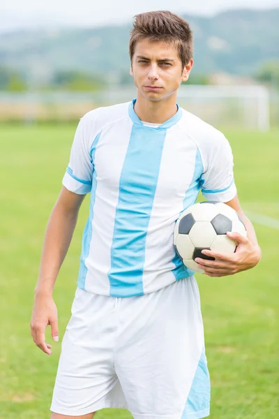 Fußballer mit Ball — Stockfoto