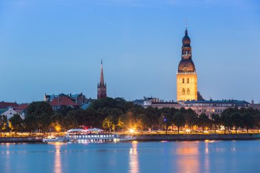 alacakaranlıkta, Riga manzarası