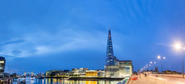 Londons silhuett i gryningen — Stockfoto
