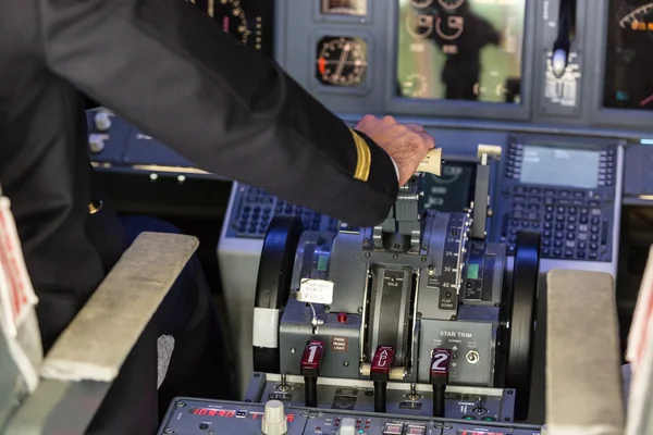 Pilot Operating the Throttle for Taking Off — Stock Photo, Image