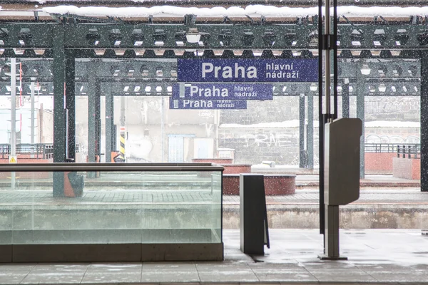 Prager Bahnhof bei Schneefall — Stockfoto