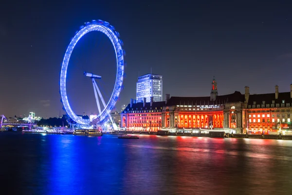 London stadsbilden med millennium wheel på natten — Stockfoto