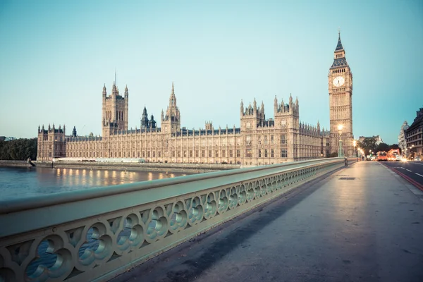 Big Ben en Parlementsgebouw bij dageraad — Stockfoto