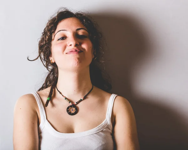 Retrato de mulher jovem — Fotografia de Stock